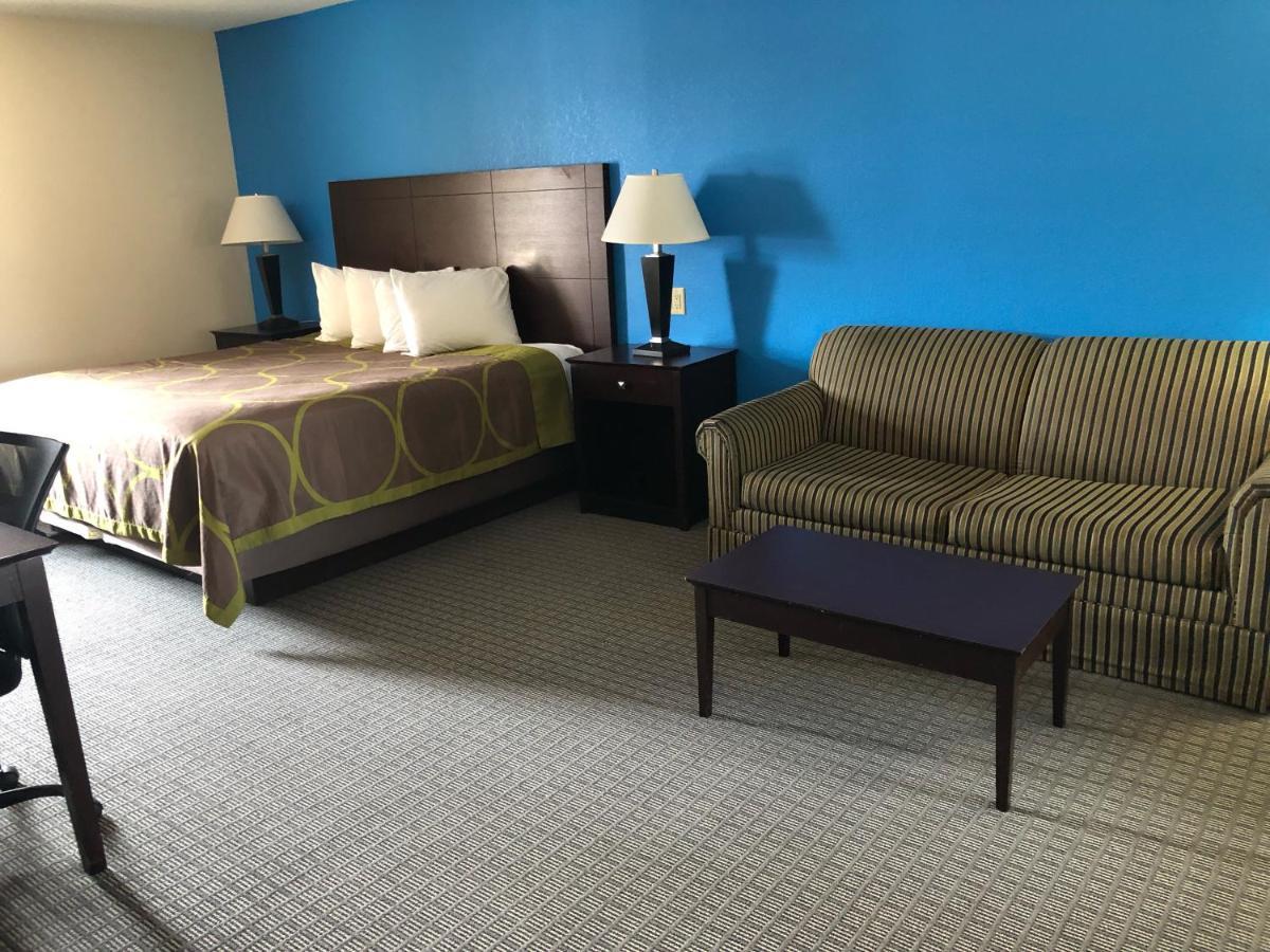Hotel Amerivu & Eau Claire