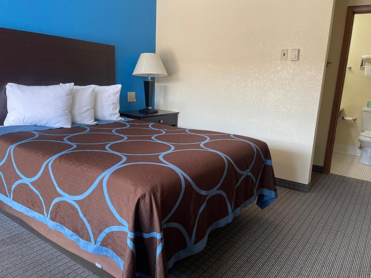 Hotel Amerivu & Eau Claire